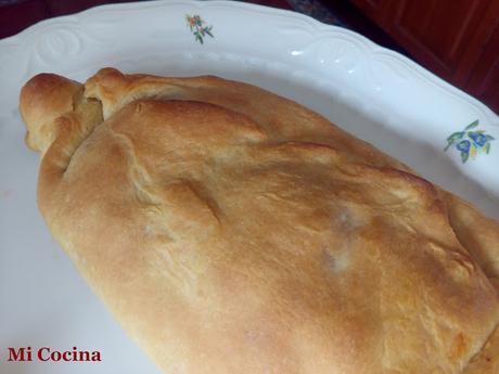 CALZONE RELLENO DE HUEVO, ATUN, CHAMPIÑONES Y JAMON YORK CON QUESO