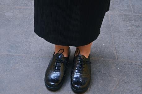 look_bikermetalizada_stradivarius_streetstyle_blogdemoda_mivestidoazul-12