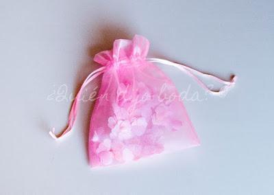 Bolsa de organza con confetti en rosa