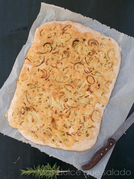 Focaccia de cebolla y romero