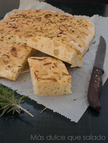 Focaccia de cebolla y romero