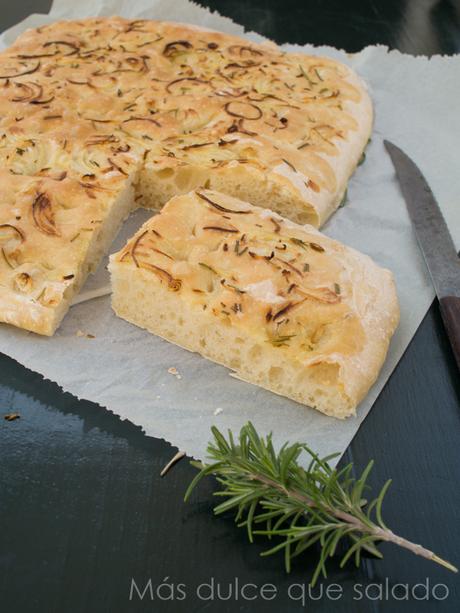 Focaccia de cebolla y romero