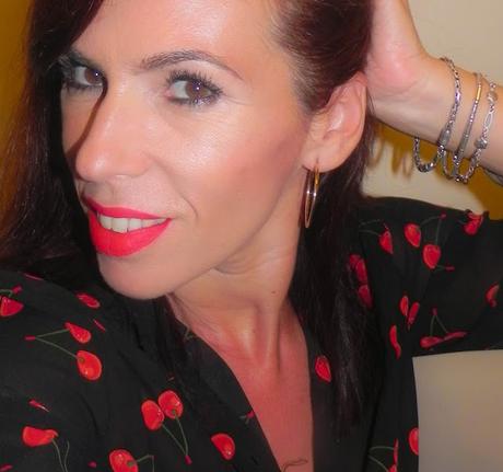 Red Soul: Maquillaje, manicura y propuesta de moda