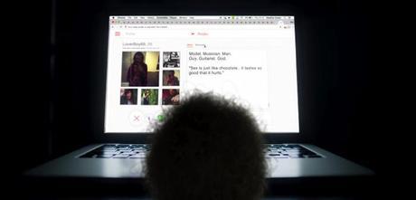 Una adorable bola de pelos púbicos es la protagonista de este videoclip