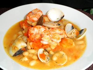 Judías blancas con almejas y gambas