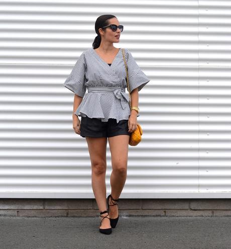 outfit-shorts-zara-tendencia-blusa-anudada-street-style