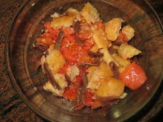 ENSALADA DE COSTRAS DE PAN