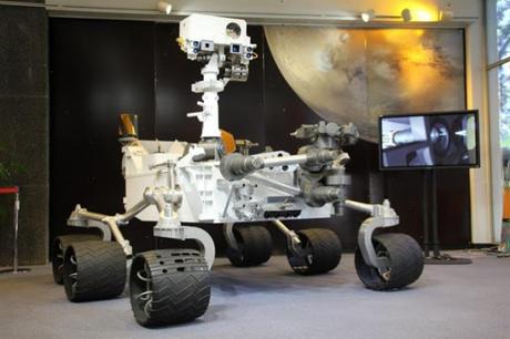 El robot Curiosity encuentra un extraño #meteorito metálico en #Marte