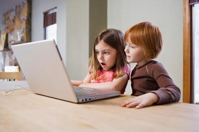 Las redes sociales en la infancia y la adolescencia, ¿un peligro que potenciamos? Las redes sociales en la infancia y la adolescencia, ¿un peligro que potenciamos?