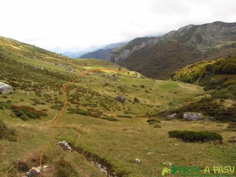 De la majada de Pedabejo, camino a la pista de Fuente Dé.
