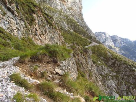 Subiendo la canal del Embudo o los Tornos