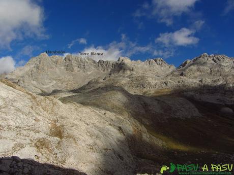 Vista del Llambrión y Torre Blanca desde el Collado Remoña