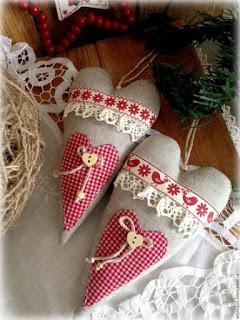 Corazón de lino bordado a mano