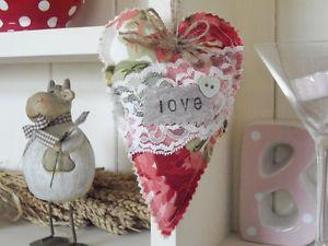 Corazón de lino bordado a mano