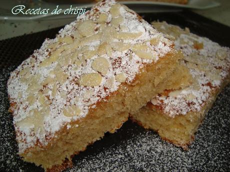 BIZCOCHO DE CHOCOLATE BLANCO Y ALMENDRAS