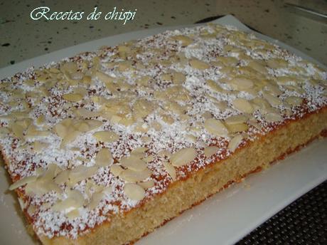 BIZCOCHO DE CHOCOLATE BLANCO Y ALMENDRAS