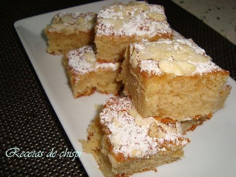 BIZCOCHO DE CHOCOLATE BLANCO Y ALMENDRAS