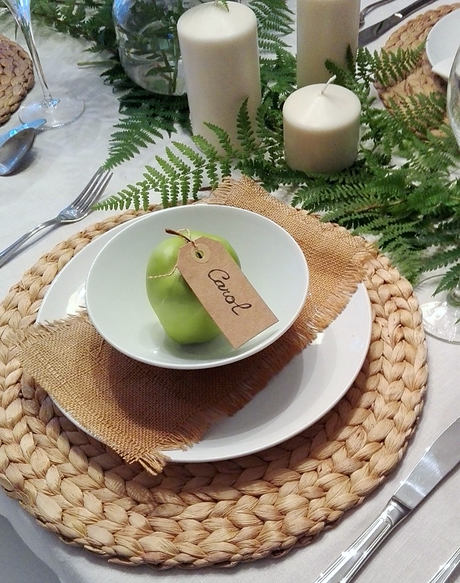 mesa decorada con helechos ayudaadecorar.blogspot.com.es/