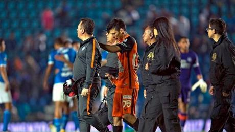 Hirving Lozano salió lesionado, esta en duda para el Tri