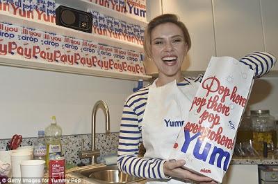 Scarlett Johansson vendedora de palomitas de maiz