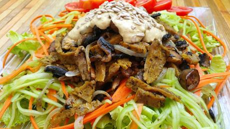 Ensalada de seitán, berenjena y champiñones