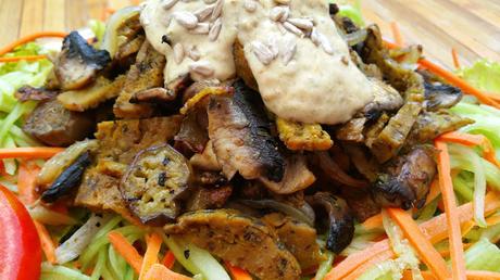 Ensalada de seitán, berenjena y champiñones