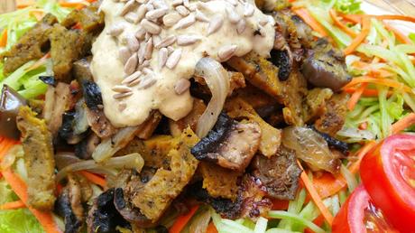 Ensalada de seitán, berenjena y champiñones