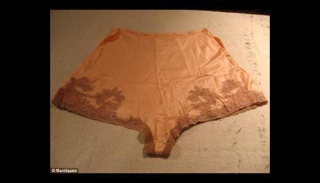 Subastadas las bragas de Eva Braun, la mujer de Hitler.