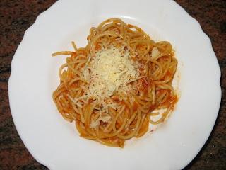 ESPAGUETIS A LA NAPOLITANA