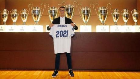 Cristiano Ronaldo renueva con el Real Madrid hasta el 2021 Cristiano Ronaldo renueva con el Real Madrid hasta el 2021