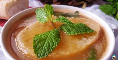 Sopa de pan y hierbabuena