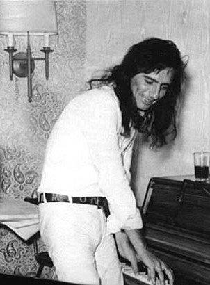 No te pierdas estas sorprendentes fotos de artistas en su juventud que nunca habías visto (Parte 2)