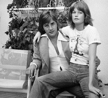 No te pierdas estas sorprendentes fotos de artistas en su juventud que nunca habías visto (Parte 2)