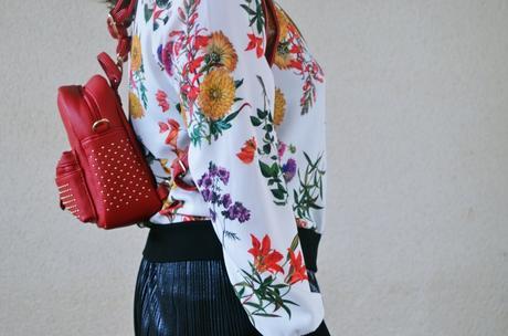 look_bomberconflores_streetstyle_sportychic_fashionblogger_mivestidoazul-2