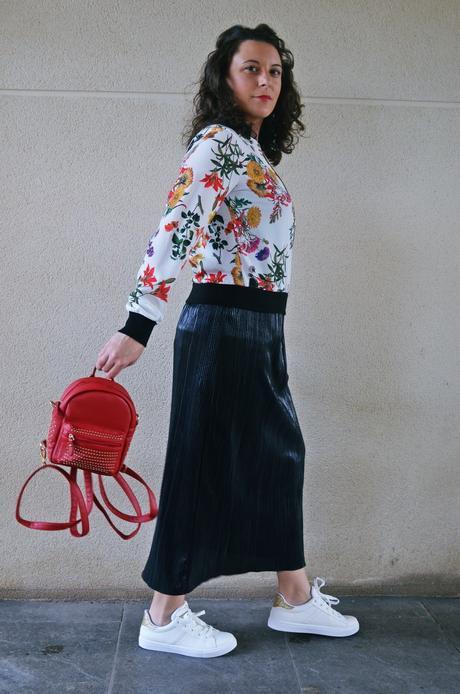 look_bomberconflores_streetstyle_sportychic_fashionblogger_mivestidoazul-10