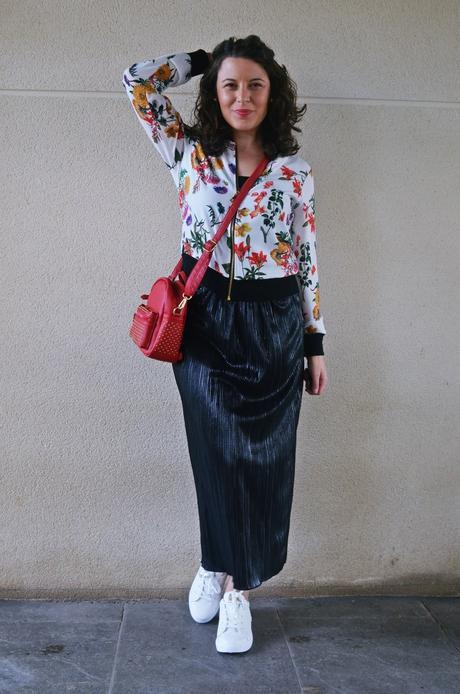 look_bomberconflores_streetstyle_sportychic_fashionblogger_mivestidoazul-11