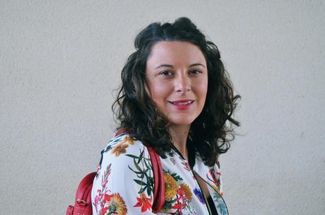 look_bomberconflores_streetstyle_sportychic_fashionblogger_mivestidoazul-5