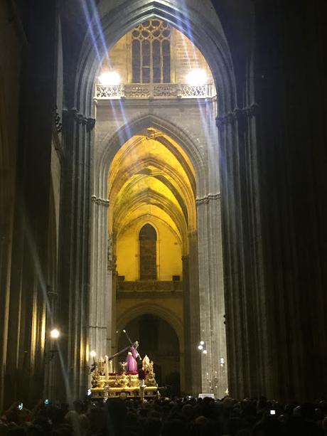 Y Dios... en su casa.