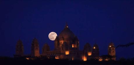 photograph-of-the-supermoon