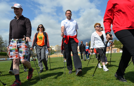 Marcha nórdica o nordic walking.