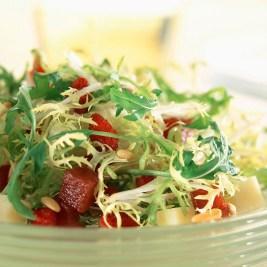 10 ensaladas ligeras para lucir cuerpazo ensalada_rape_con_fresas_vinagreta