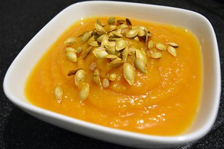 Crema de calabaza con pipas crujientes