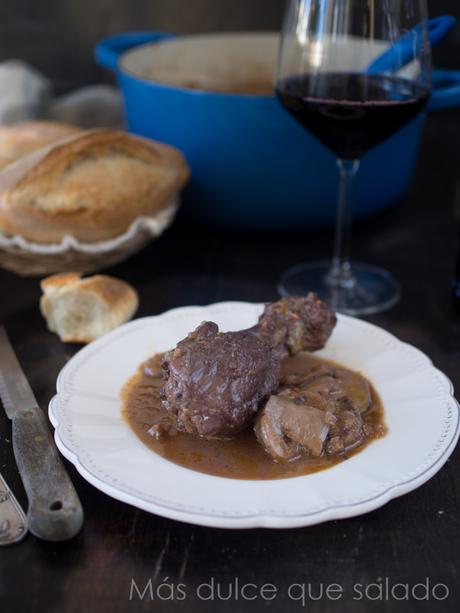 Muslos de pollo con champiñones al vino tinto