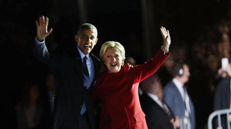 Muchos consideran a la demócrata Hillary Clinton (en la imagen junto al aún presidente de EE.UU. Barack Obama) parte de una élite que mira con desdén a la clase trabajadora. Getty