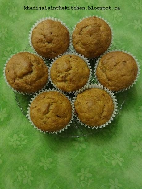 MUFFINS AUX BANANES ET KAKI / BANANA PERSIMMON MUFFINS / MUFFINS CON BANANA Y CAQUI / مافن الموز و التين الكاكي