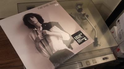 PATTI SMITH  Caballos, Cigarrillos y Vinilos