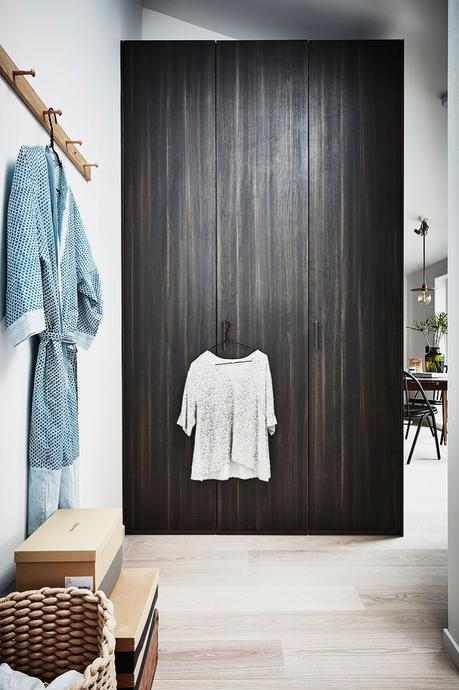 vivir en el centro Mini ático sueco de 24 m² con terraza diseño exterior diseño aticos decoración terrazas decoración pisos pequeños decoración aticos y lofts blog decoración nórdica atico sueco atico nórdico 