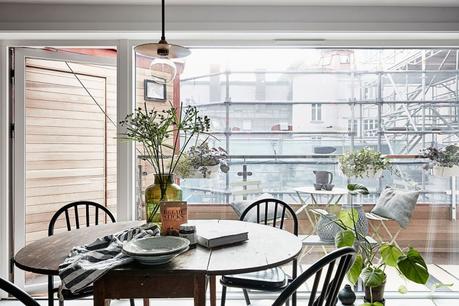 vivir en el centro Mini ático sueco de 24 m² con terraza diseño exterior diseño aticos decoración terrazas decoración pisos pequeños decoración aticos y lofts blog decoración nórdica atico sueco atico nórdico 