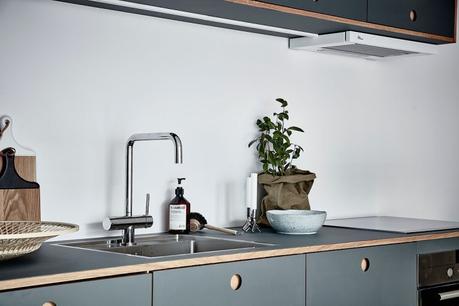 vivir en el centro Mini ático sueco de 24 m² con terraza diseño exterior diseño aticos decoración terrazas decoración pisos pequeños decoración aticos y lofts blog decoración nórdica atico sueco atico nórdico 