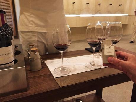 Una cata de tres vinos y tres aceites para elegir el que se utilizará en el masaje Wellness & Spa LeDomaine, un Santuario para tus cinco sentidos